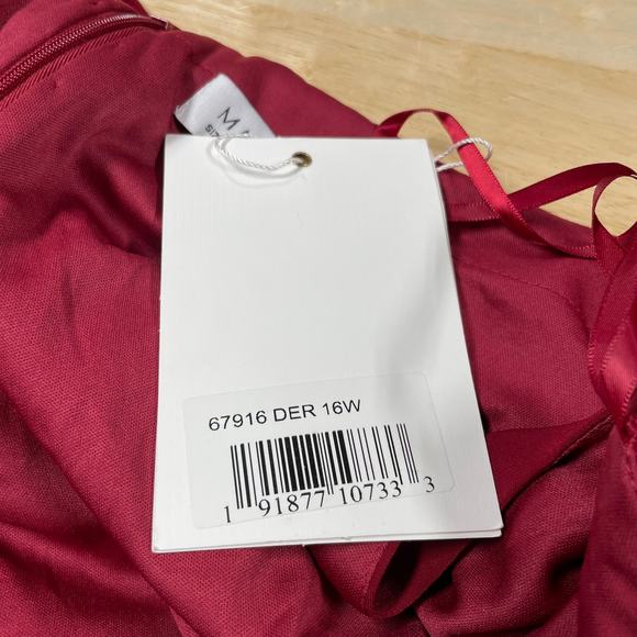 Mac Duggal NWT Fabulouss V-neck Pleated Twisted Waist Gown Cape Sleeve Size 16W - Picture 5 of 9